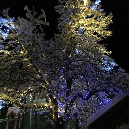 オーベルジュ ドゥ ヴィオライン Le Monêtier-les-Bains エクステリア 写真